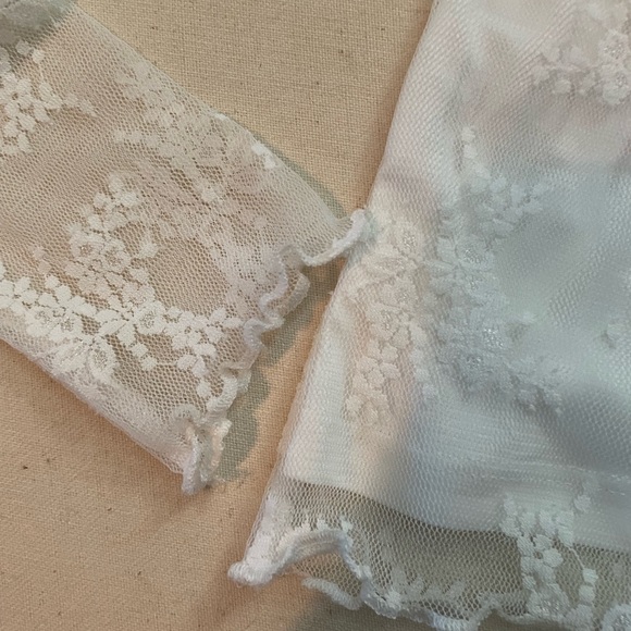 Elodie White Lace Top - Picture 3 of 4